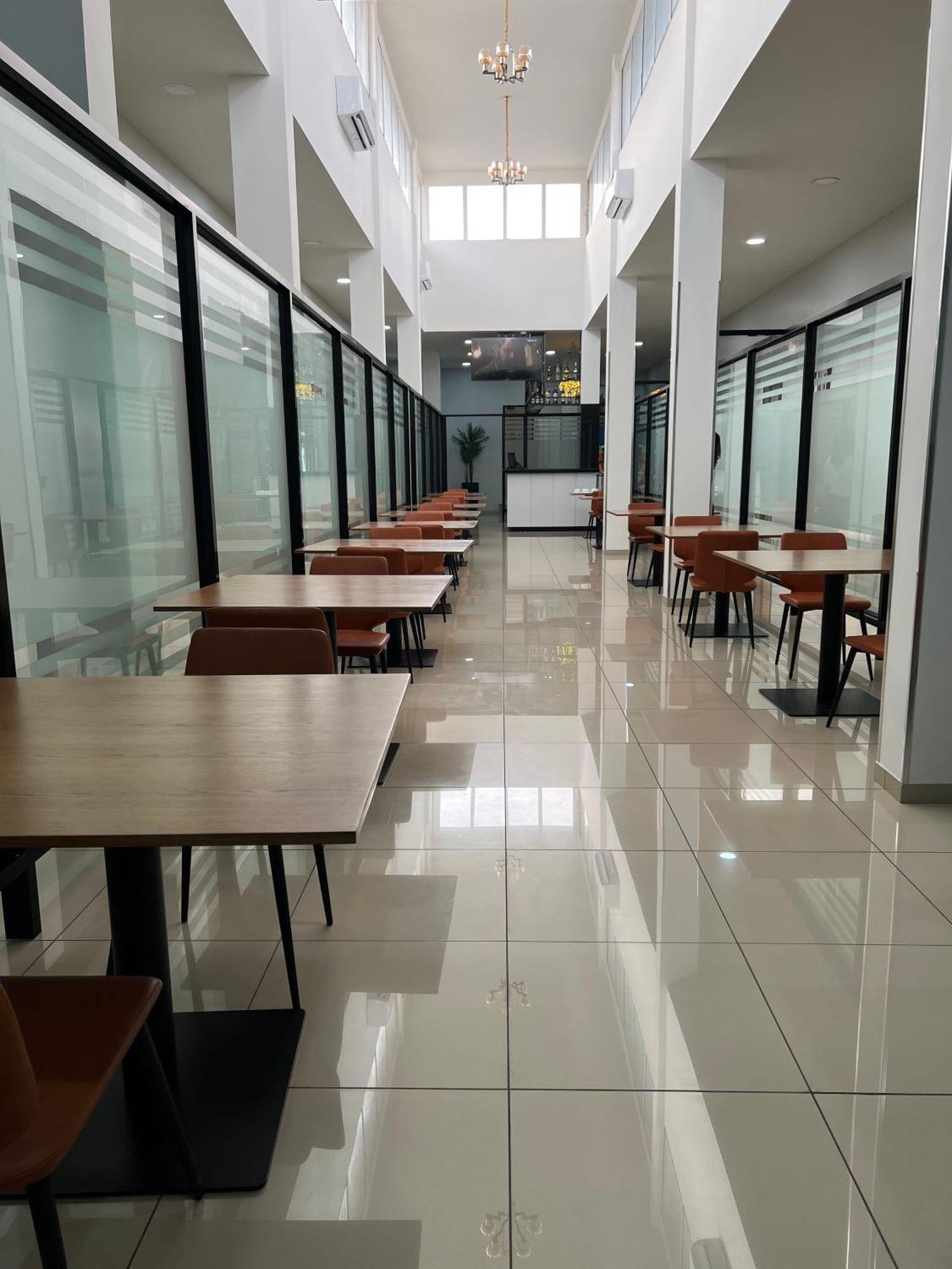 קינשאסה Ixoras Hotel Victoire מראה חיצוני תמונה